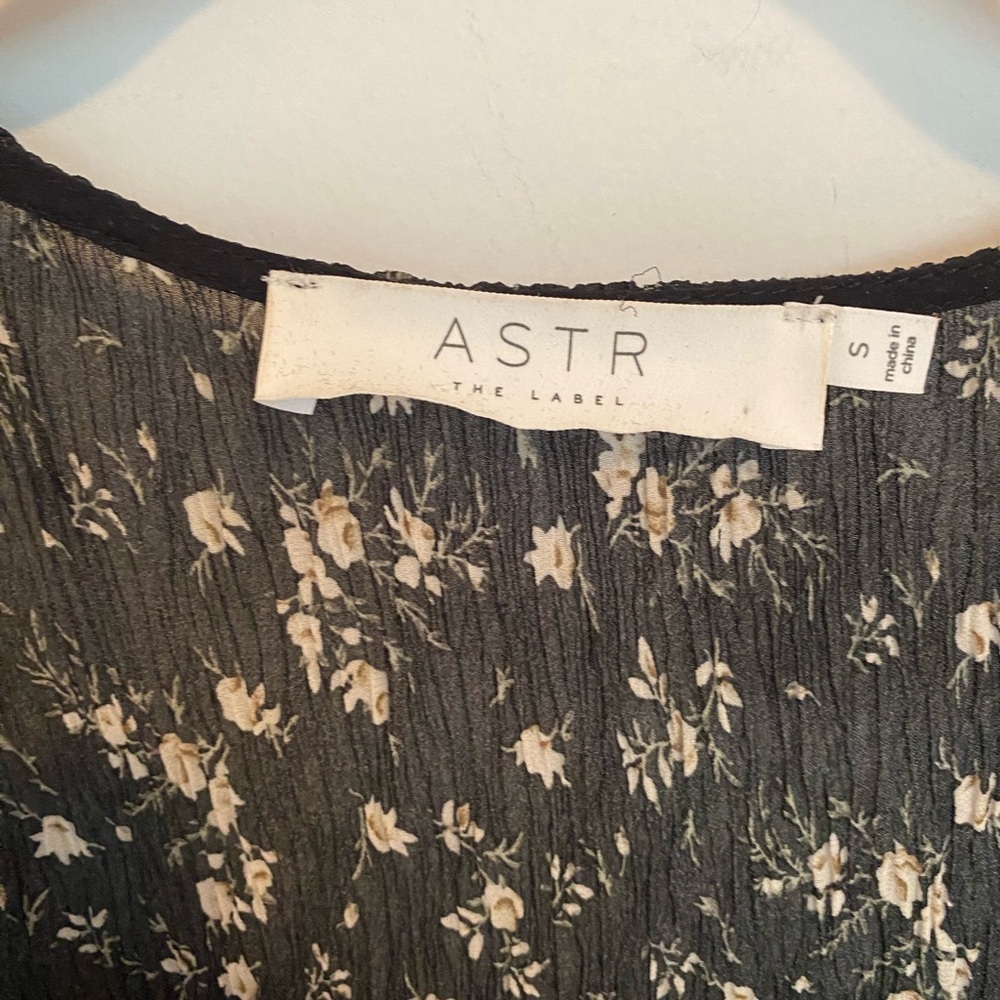 ASTR The Label Twist Front Top - Picture 7 of 7